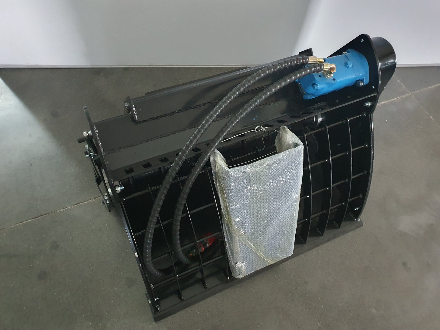 40" Concrete Cement Mixer Bucket Attachment for Mini Skid Steer Loader | M-BKM