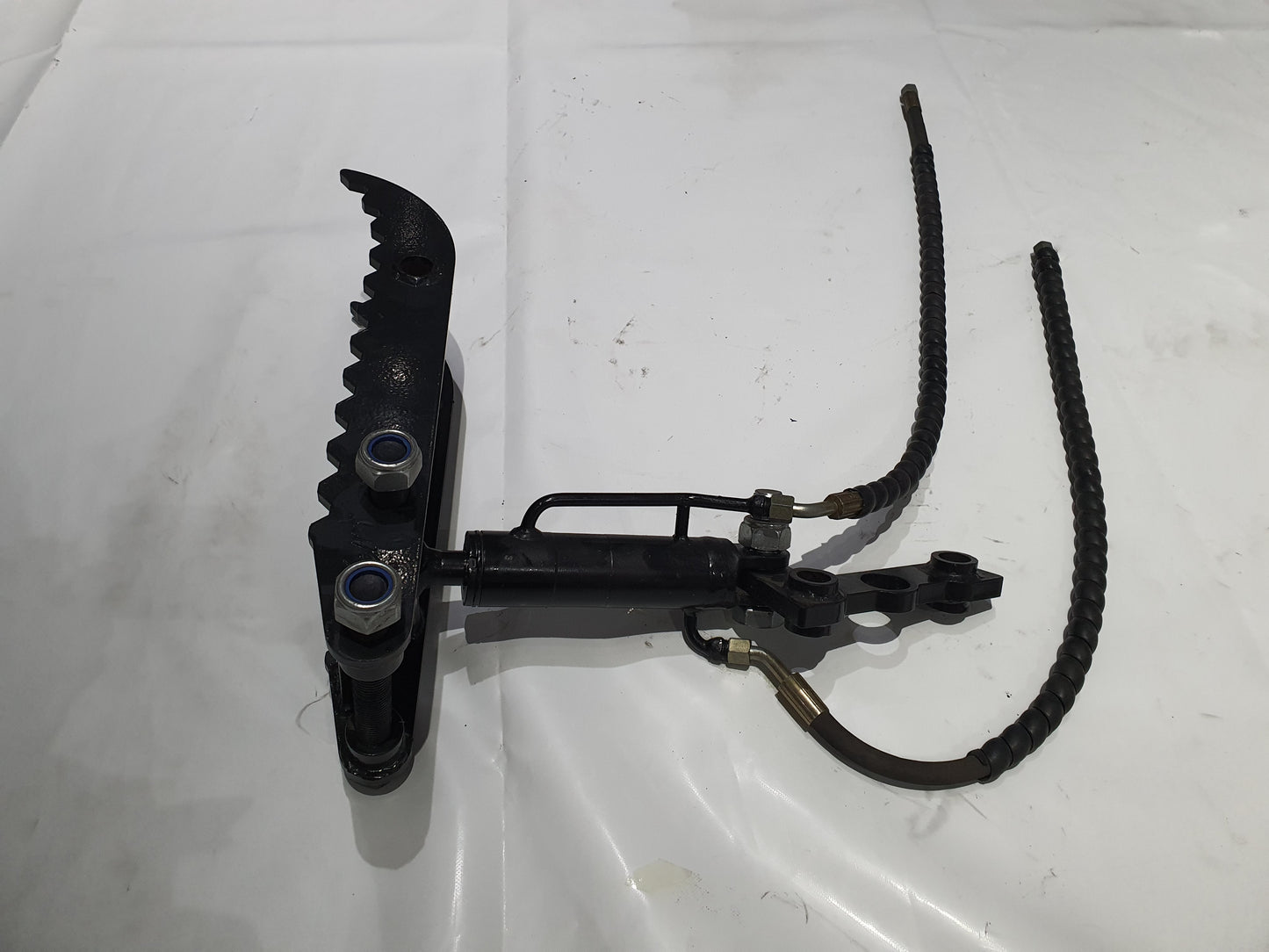 AGT Brand New Hydraulic Backhoe Thumb For 1-2 Ton Mini Excavator | 12EX-HYMZJII