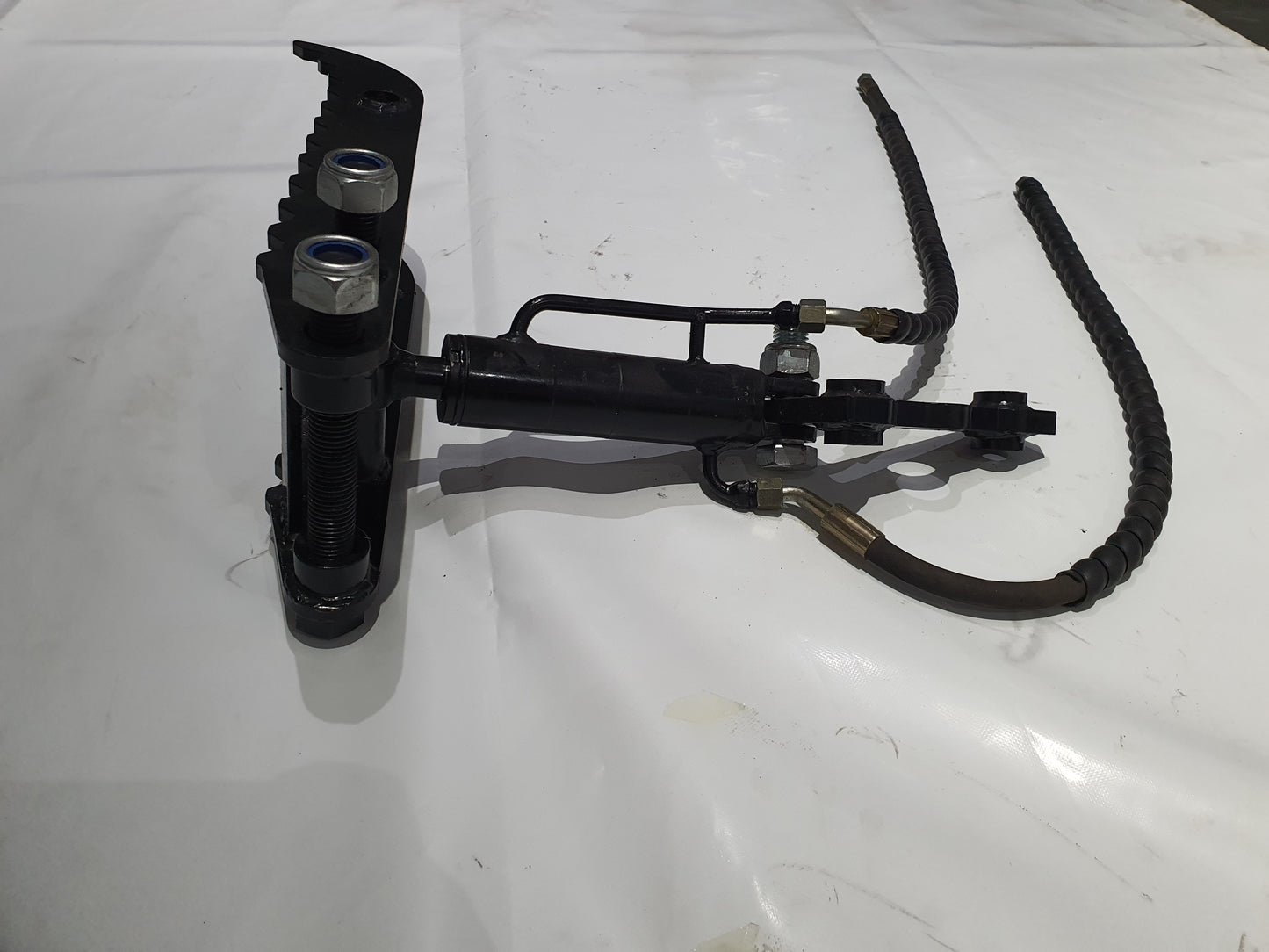 AGT Brand New Hydraulic Backhoe Thumb For 1-2 Ton Mini Excavator | 12EX-HYMZJII