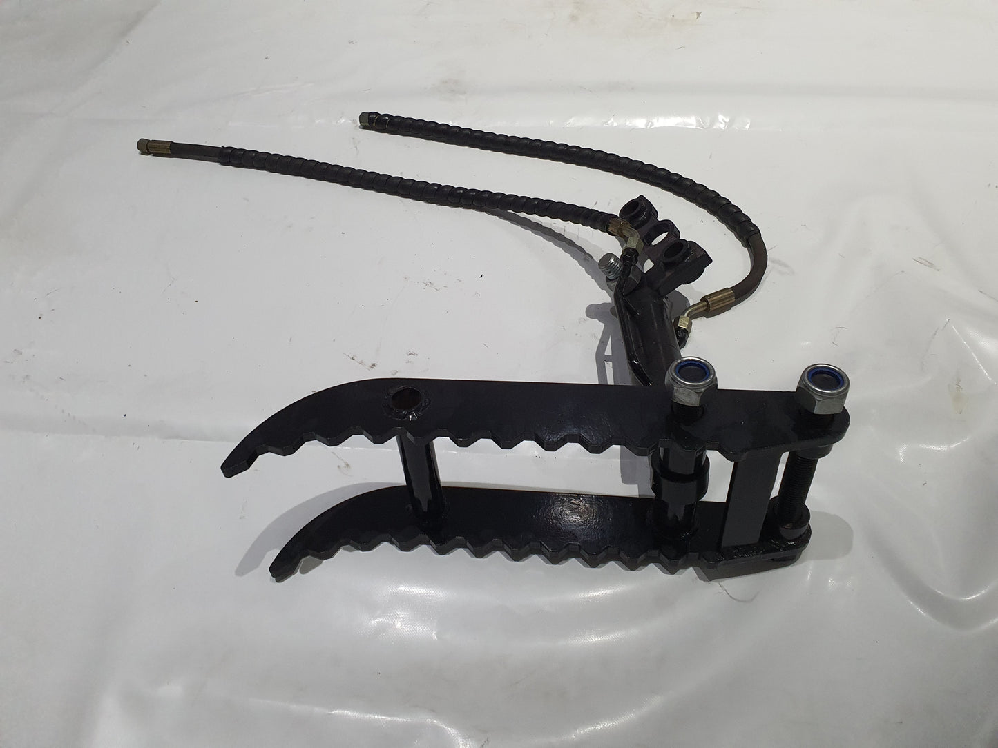 AGT Brand New Hydraulic Backhoe Thumb For 1-2 Ton Mini Excavator | 12EX-HYMZJII