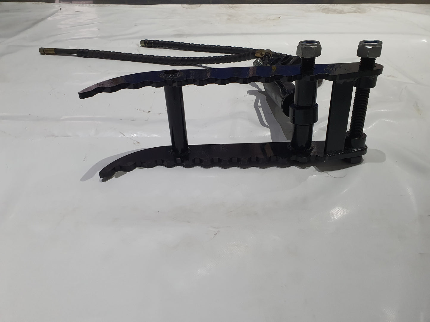 AGT Brand New Hydraulic Backhoe Thumb For 1-2 Ton Mini Excavator | 12EX-HYMZJII