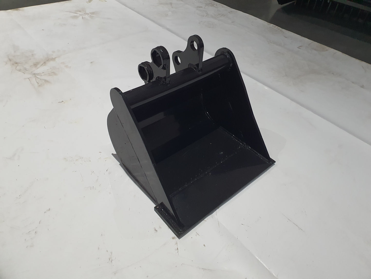 AGT 15in Mini Excavator Toothless Bucket without Teeth Buckets Black | 12EX-WD15B