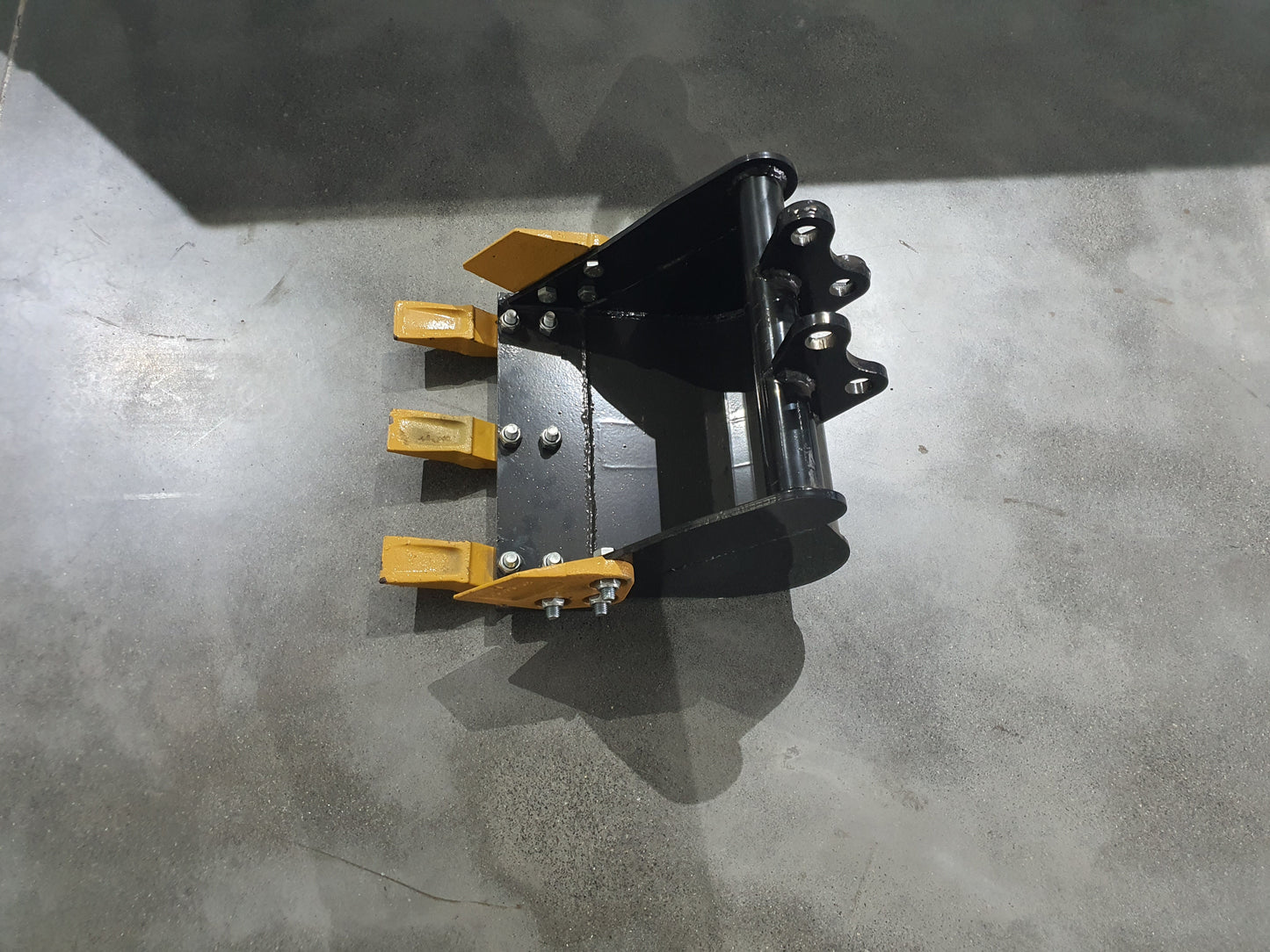 24" Bucket With Teeth For 1 Ton 2 Ton MiniExcavator AGT-12EX-WD24