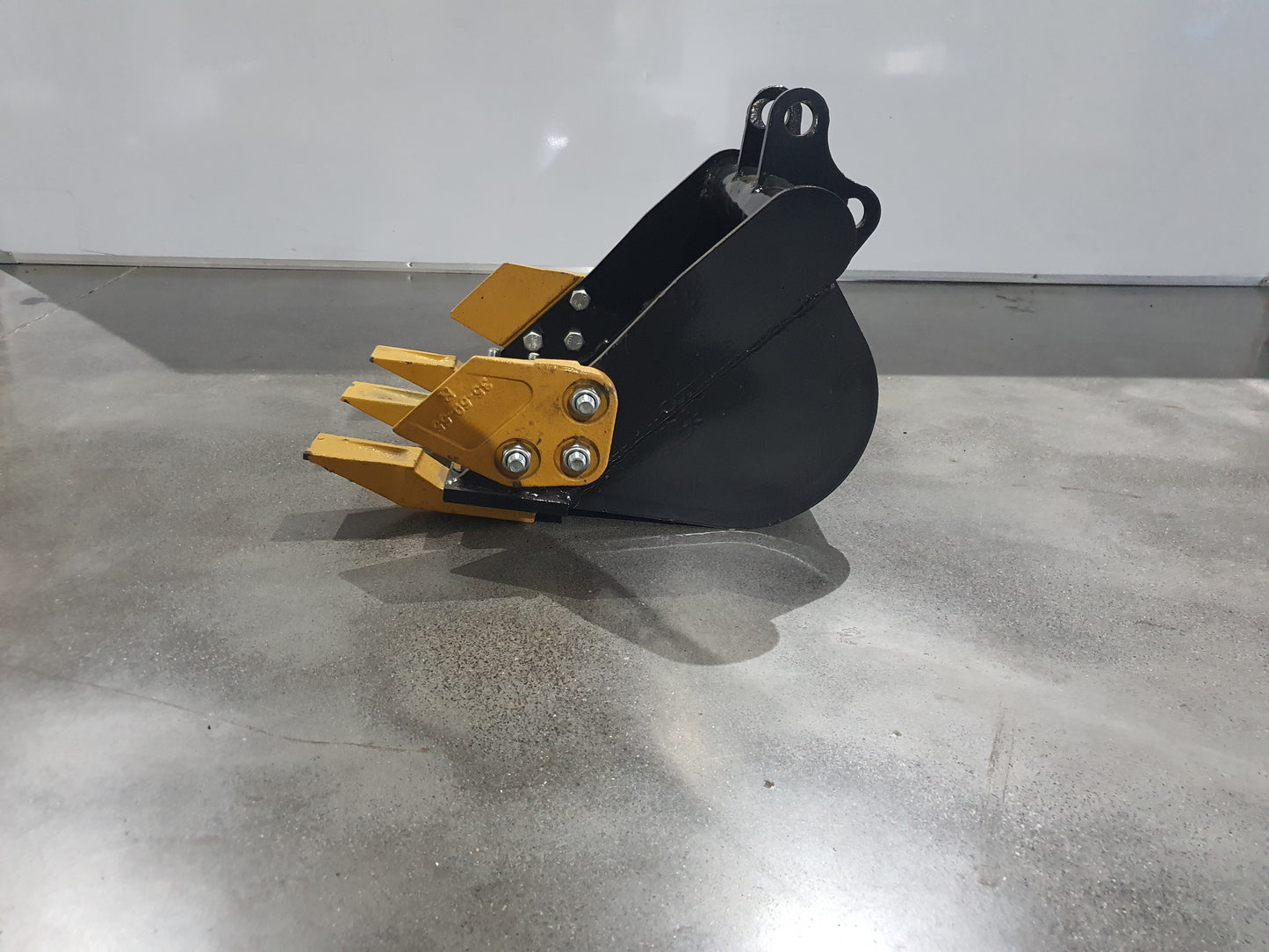 24" Bucket With Teeth For 1 Ton 2 Ton MiniExcavator AGT-12EX-WD24