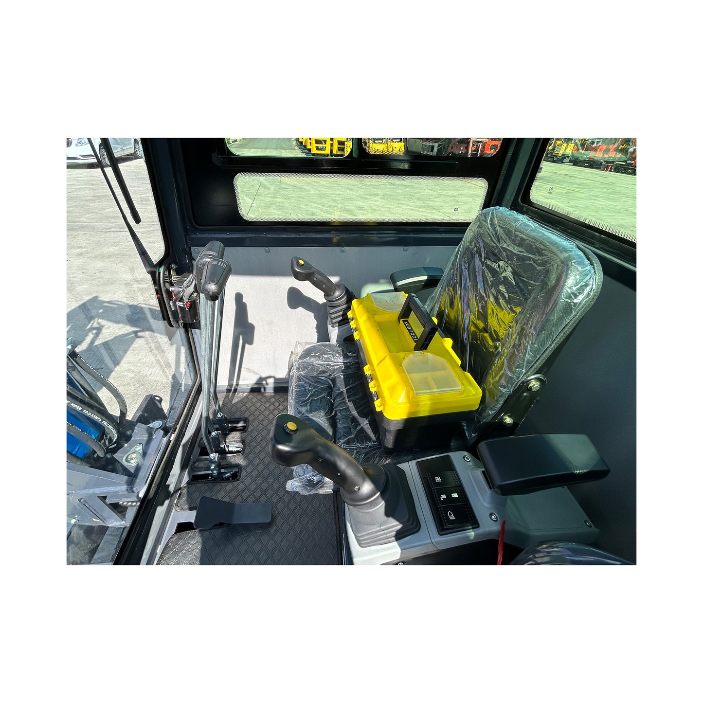 2 Ton Hydraulic Excavator Crawler Digger Gasoline Engine Excavator With Cab MY50R