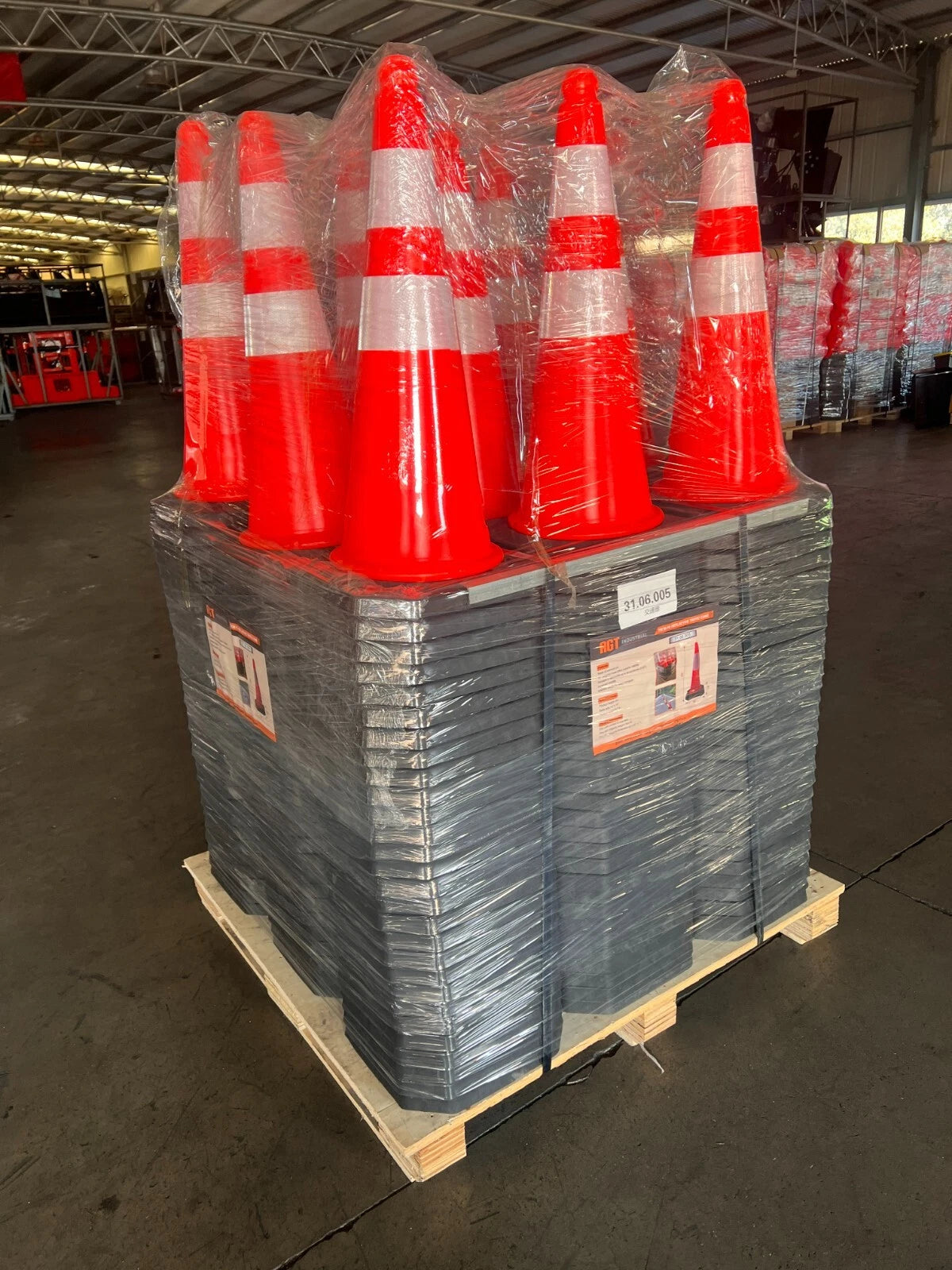 50PCS 28” Fluorescent PVC Traffic ConesWeatherproof Construction Safety Cones | AGT-75TC