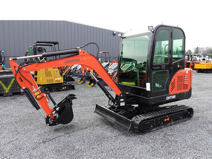 2.5 Ton Mini Excavator Rato Engine 21kW Gasoline Excavator Mini Digger With Hydraulic Thumb Digger QNT50R