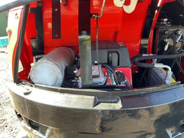 2.8 Ton Kubota Diesel Engine Minexcavator W/ Enclosed Cab QK30K