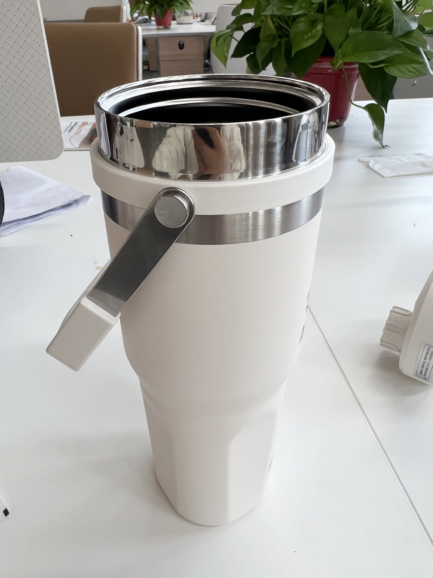 AGT Industrial Heavy Duty Stainless Steel Vacuum Insulated Tumbler Travel Mug | BWB-GL-322L