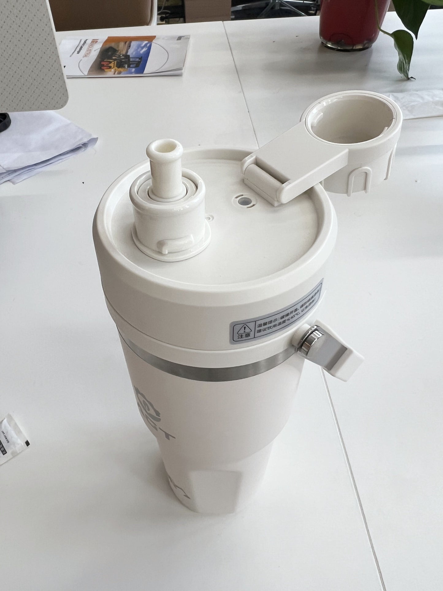AGT Industrial Heavy Duty Stainless Steel Vacuum Insulated Tumbler Travel Mug | BWB-GL-322L