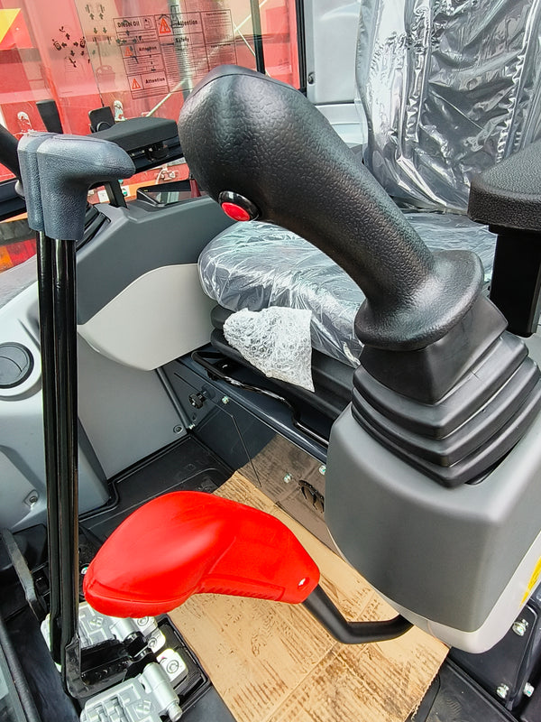 ENCLOSED CAB & PILOT CONTROL