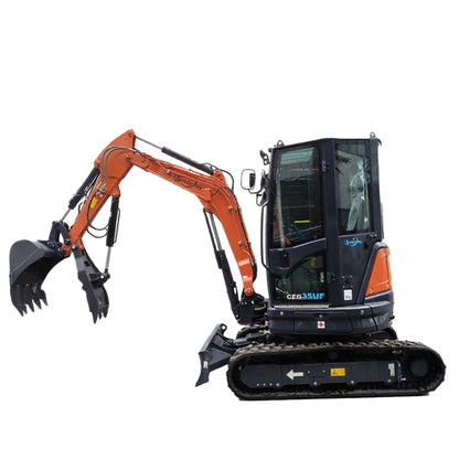 3.5 TON KUBOTA DIESEL ENGINE MINI EXCAVATOR W/ HYDRAULIC THUMB CFG35UF