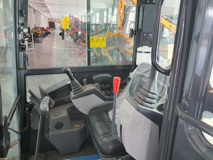 2.8 Ton Yanmar Diesel Engine Mini Excavator W/ Hydraulic Thumb CFG-STE35SR