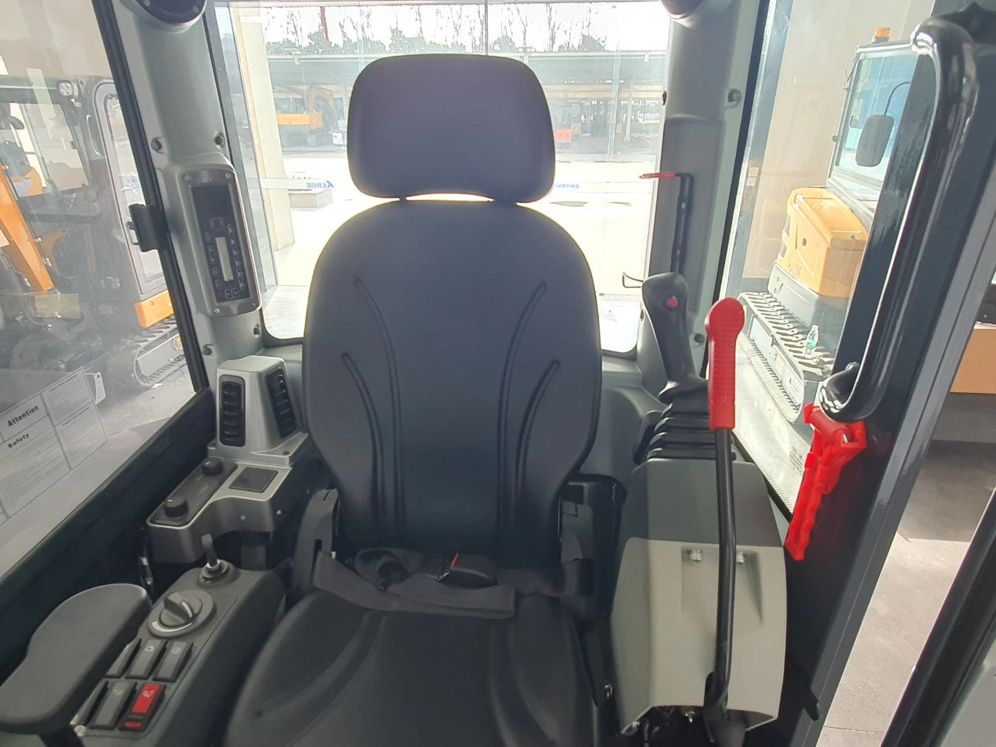 4 Ton Mini Excavator with Kubota Diesel Engine, Cabin/Canopy, Hydraulic Thumb | CFG-40UF